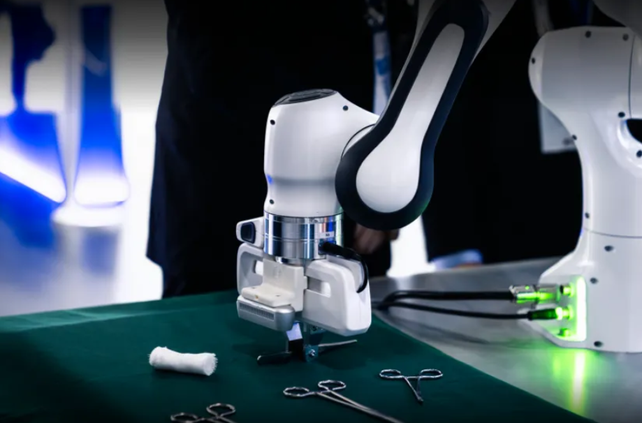 联影智能手术智能体：以「沉浸式智能」赋能手术全流程